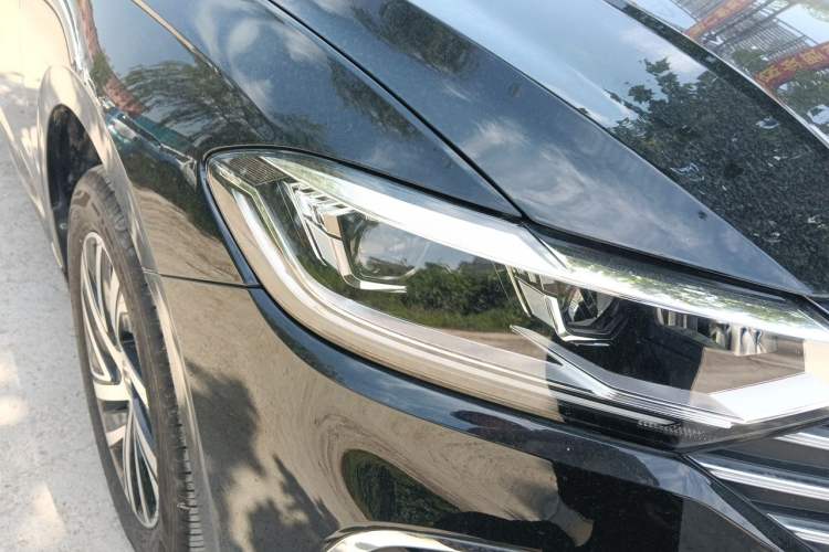 Used Volkswagen Lavida 2024 1.5L Automatic 5 Million Edition Right Front Headlight