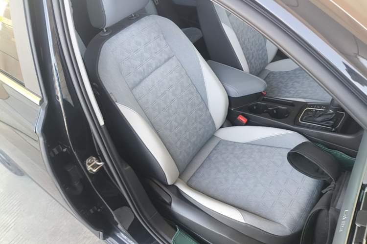 Used Volkswagen Lavida 2024 300TSI DSG Full-Comfort Edition Right Front Seat