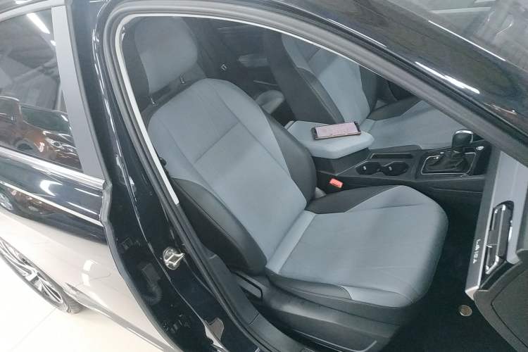 Used Volkswagen Lavida 2024 1.5L Automatic Starry Sky 5 Million Edition Right Front Seat