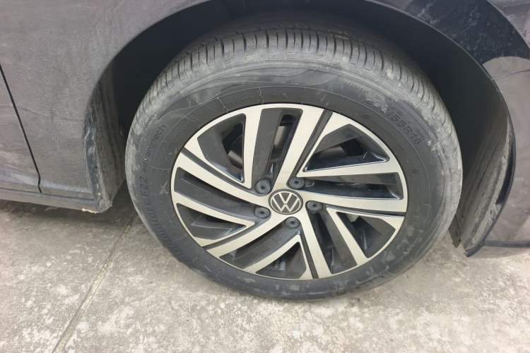 Used Volkswagen Lavida 2024 1.5L Automatic 5 Million Edition Right Front Wheel Hub