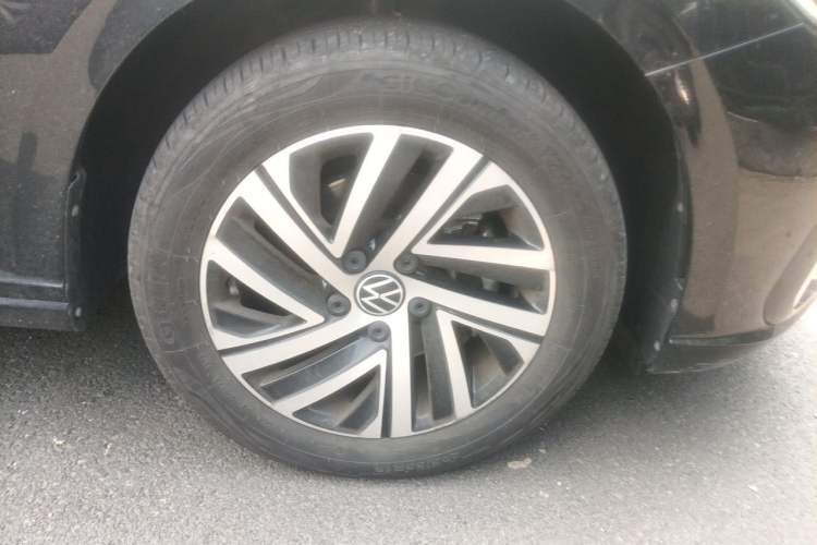 Used Volkswagen Lavida 2024 300TSI DSG Starry Sky Deluxe Edition Right Front Wheel Hub