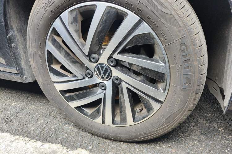 Used Volkswagen Lavida 2024 300TSI DSG Starry Sky Leading Edition Right Front Wheel Hub