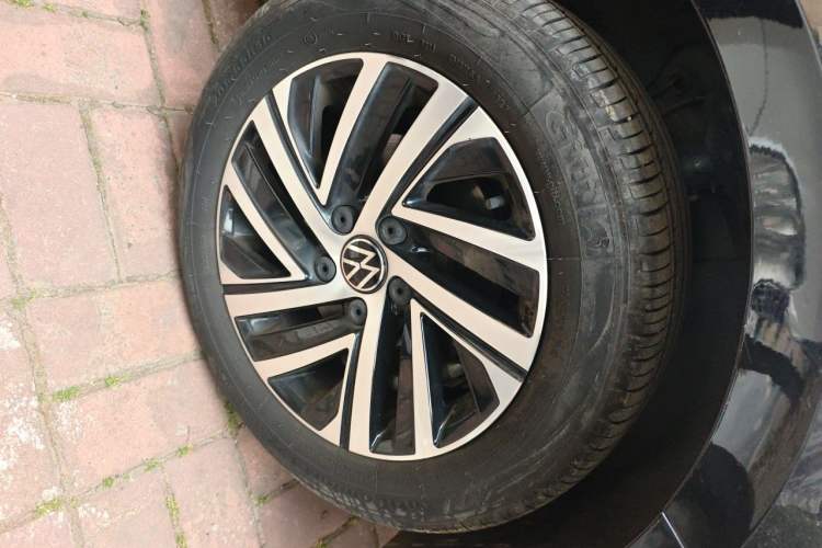 Used Volkswagen Lavida 2024 300TSI DSG Starry Sky Leading Edition Right Front Wheel Hub