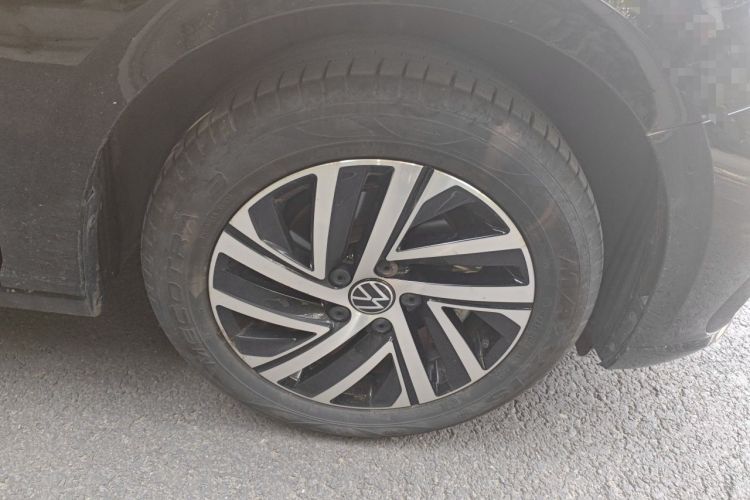 Used Volkswagen Lavida 2024 1.5L Automatic Starry Sky 5 Million Edition Right Front Wheel Hub
