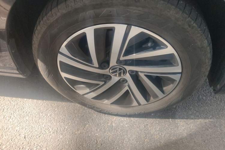 Used Volkswagen Lavida 2024 300TSI DSG Starry Sky Deluxe Edition Right Front Wheel Hub