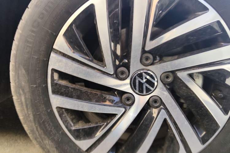 Used Volkswagen Lavida 2024 1.5L Automatic 5 Million Edition Right Front Wheel Hub
