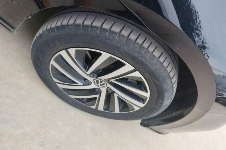 Used Volkswagen Lavida 2024 300TSI DSG Starry Sky Leading Edition Right Front Wheel Hub