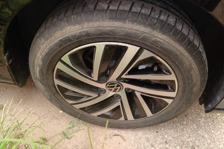Used Volkswagen Lavida 2024 300TSI DSG Starry Sky Leading Edition Right Front Wheel Hub