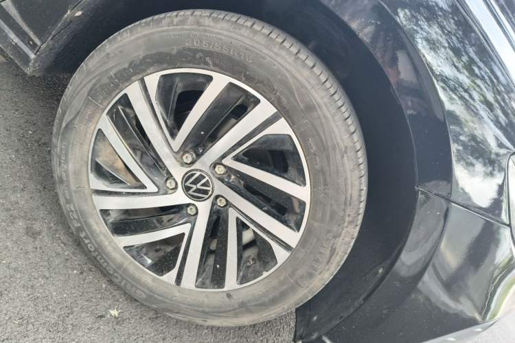 Used Volkswagen Lavida 2024 1.5L Automatic 5 Million Edition Right Front Wheel Hub