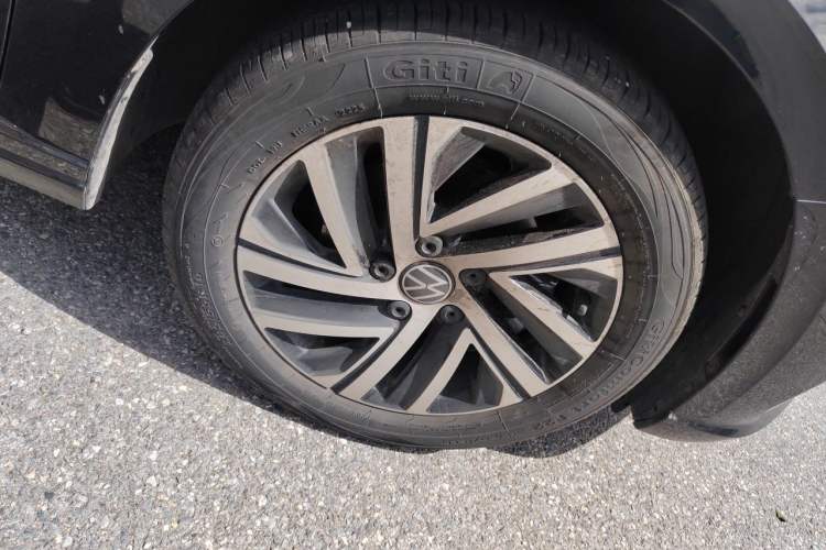 Used Volkswagen Lavida 2024 1.5L Automatic 5 Million Edition Right Front Wheel Hub