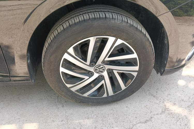 Used Volkswagen Lavida 2024 1.5L Automatic 5 Million Edition Right Front Wheel Hub