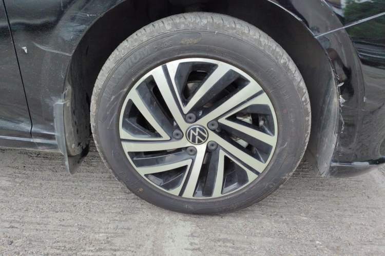Used Volkswagen Lavida 2024 1.5L Automatic Starry Sky 5 Million Edition Right Front Wheel Hub