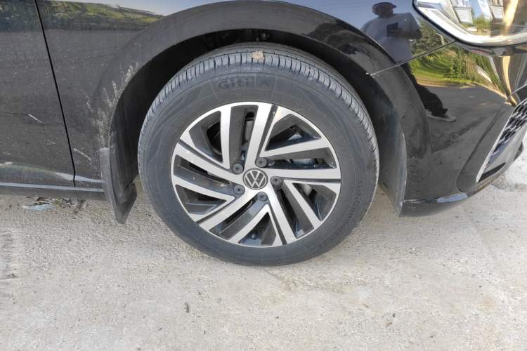 Used Volkswagen Lavida 2024 300TSI DSG Starry Sky Deluxe Edition Right Front Wheel Hub
