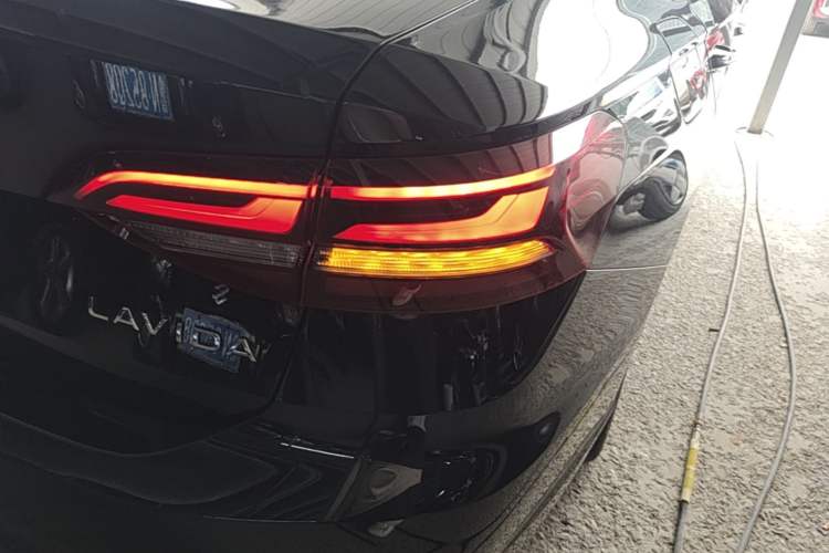 Used Volkswagen Lavida 2024 1.5L Automatic Starry Sky 5 Million Edition Right Rear Taillight