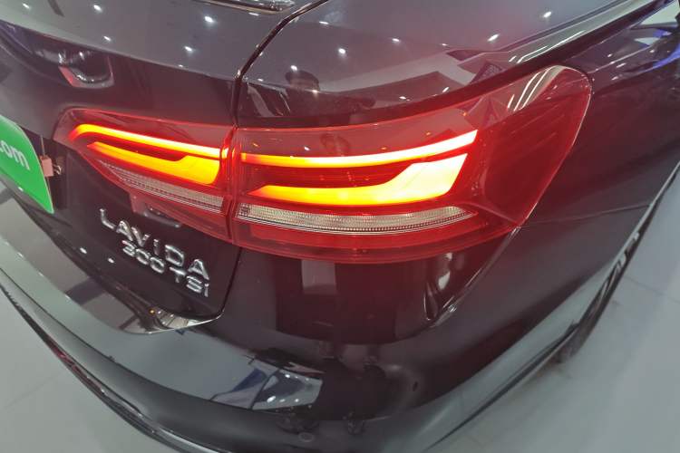 Used Volkswagen Lavida 2024 300TSI DSG Starry Sky Deluxe Edition Right Rear Taillight
