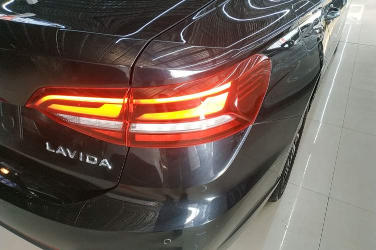 Used Volkswagen Lavida 2024 300TSI DSG Full-Comfort Edition Right Rear Taillight