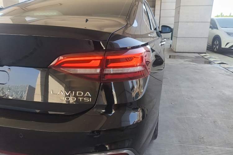 Used Volkswagen Lavida 2024 300TSI DSG Full-Comfort Edition Right Rear Taillight