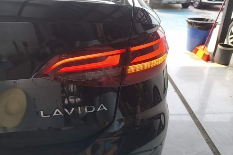 Used Volkswagen Lavida 2024 1.5L Automatic Starry Sky 5 Million Edition Right Rear Taillight