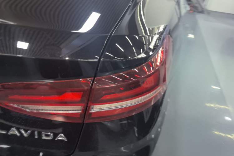Used Volkswagen Lavida 2024 1.5L Automatic Starry Sky 5 Million Edition Right Rear Taillight