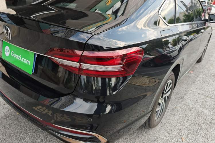 Used Volkswagen Lavida 2024 300TSI DSG Starry Sky Leading Edition Right Rear Taillight