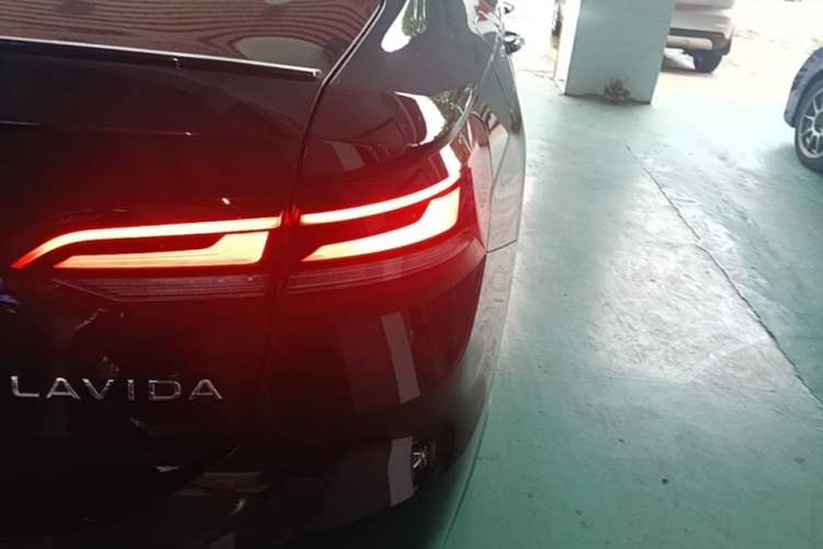 Used Volkswagen Lavida 2024 300TSI DSG Starry Sky Leading Edition Right Rear Taillight
