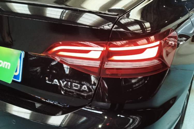 Used Volkswagen Lavida 2024 300TSI DSG Starry Sky Leading Edition Right Rear Taillight