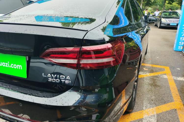 Used Volkswagen Lavida 2024 300TSI DSG Starry Sky Leading Edition Right Rear Taillight