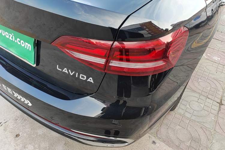 Used Volkswagen Lavida 2024 1.5L Automatic Starry Sky 5 Million Edition Right Rear Taillight