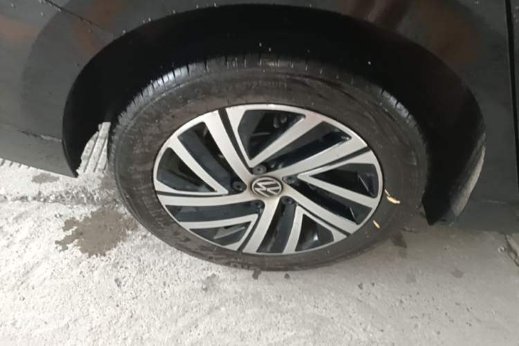 Used Volkswagen Lavida 2024 1.5L Automatic 5 Million Edition Right Rear Wheel Hub
