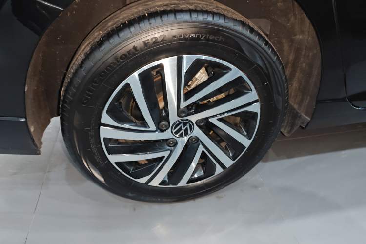 Used Volkswagen Lavida 2024 300TSI DSG Starry Sky Deluxe Edition Right Rear Wheel Hub