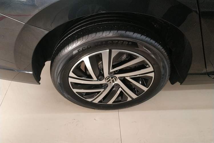 Used Volkswagen Lavida 2024 300TSI DSG Full-Comfort Edition Right Rear Wheel Hub
