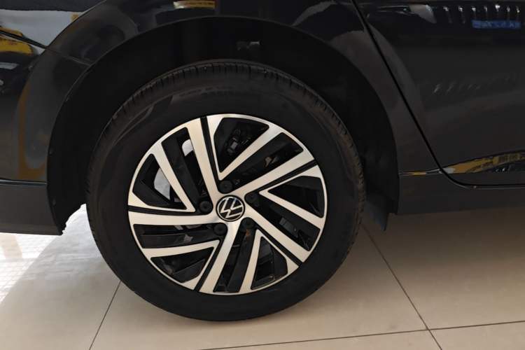 Used Volkswagen Lavida 2024 300TSI DSG Full-Comfort Edition Right Rear Wheel Hub