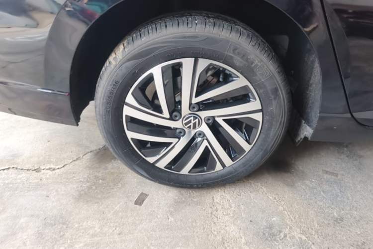 Used Volkswagen Lavida 2024 1.5L Automatic Starry Sky 5 Million Edition Right Rear Wheel Hub