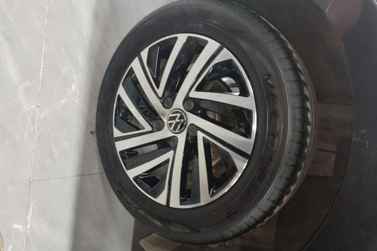 Used Volkswagen Lavida 2024 300TSI DSG Starry Sky Deluxe Edition Right Rear Wheel Hub