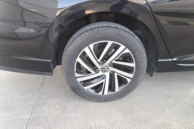 Used Volkswagen Lavida 2024 300TSI DSG Full-Comfort Edition Right Rear Wheel Hub