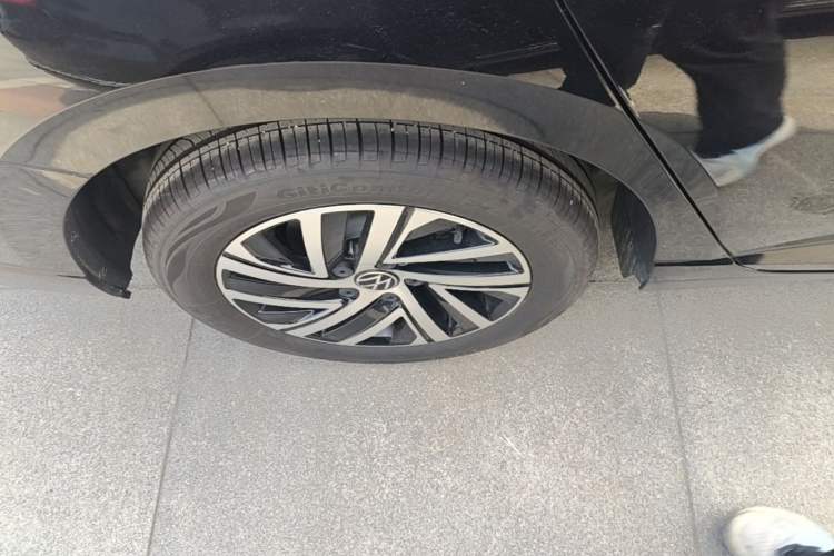 Used Volkswagen Lavida 2024 300TSI DSG Starry Sky Deluxe Edition Right Rear Wheel Hub