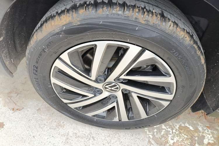 Used Volkswagen Lavida 2024 1.5L Automatic Starry Sky 5 Million Edition Right Rear Wheel Hub