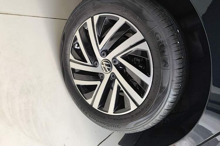 Used Volkswagen Lavida 2024 300TSI DSG Starry Sky Deluxe Edition Right Rear Wheel Hub