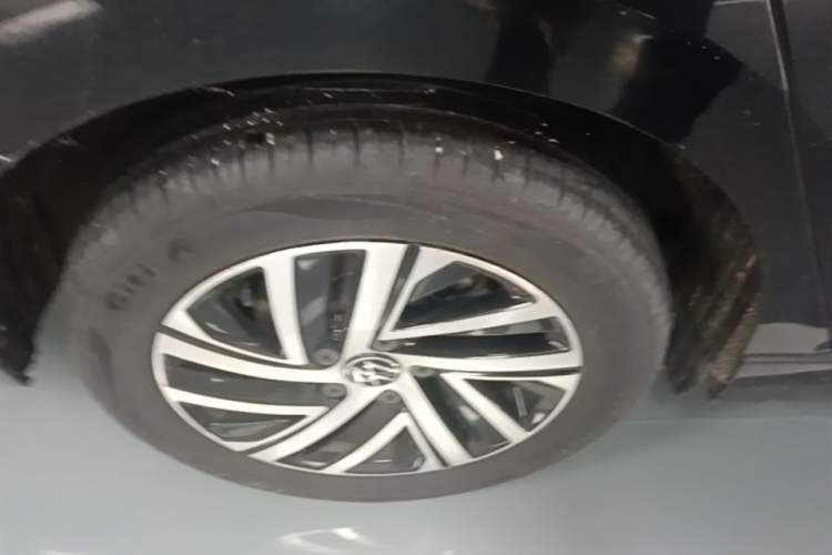 Used Volkswagen Lavida 2024 300TSI DSG Starry Sky Deluxe Edition Right Rear Wheel Hub