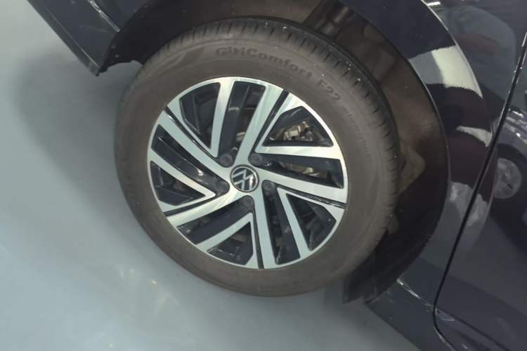 Used Volkswagen Lavida 2024 1.5L Automatic Starry Sky 5 Million Edition Right Rear Wheel Hub