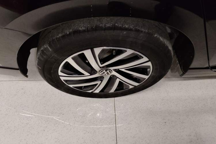 Used Volkswagen Lavida 2024 300TSI DSG Starry Sky Deluxe Edition Right Rear Wheel Hub