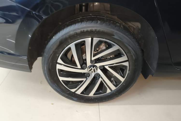 Used Volkswagen Lavida 2024 300TSI DSG Full-Comfort Edition Right Rear Wheel Hub