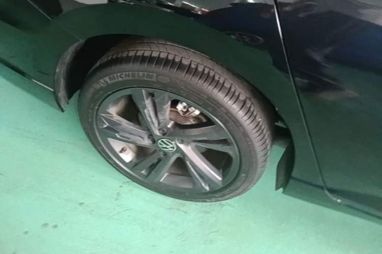 Used Volkswagen Lavida 2024 300TSI DSG Starry Sky Leading Edition Right Rear Wheel Hub