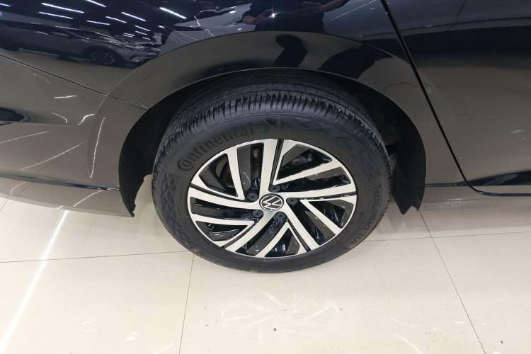 Used Volkswagen Lavida 2024 300TSI DSG Starry Sky Deluxe Edition Right Rear Wheel Hub