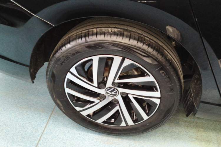 Used Volkswagen Lavida 2024 300TSI DSG Starry Sky Leading Edition Right Rear Wheel Hub