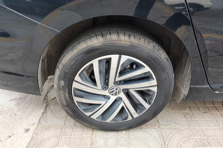 Used Volkswagen Lavida 2024 1.5L Automatic Starry Sky 5 Million Edition Right Rear Wheel Hub