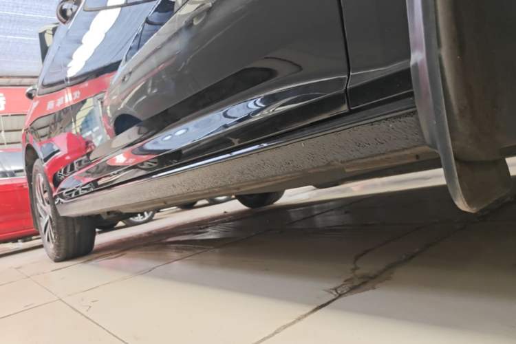 Used Volkswagen Lavida 2024 1.5L Automatic 5 Million Edition Right Side Sill