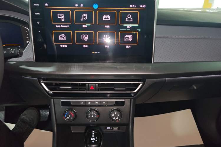 Used Volkswagen Lavida 2024 1.5L Automatic Starry Sky 5 Million Edition Audio And AC Panel