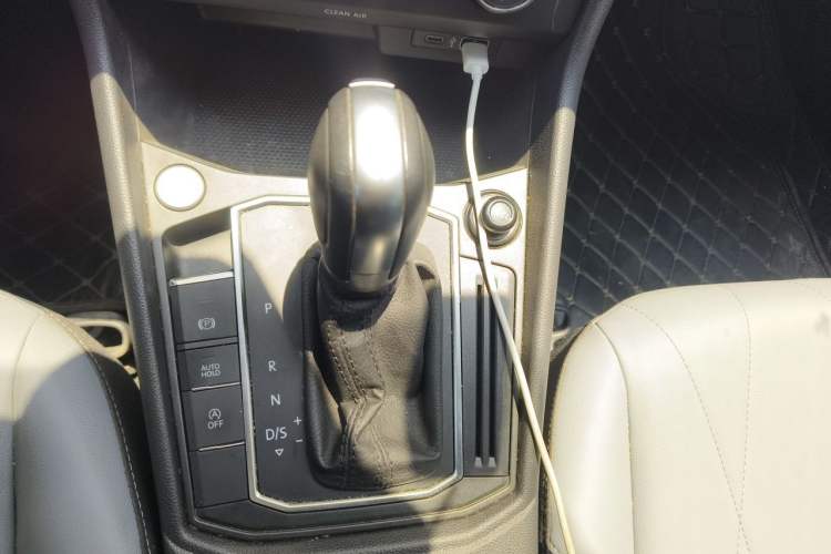 Used Volkswagen Lavida 2024 1.5L Automatic 5 Million Edition Gear Lever