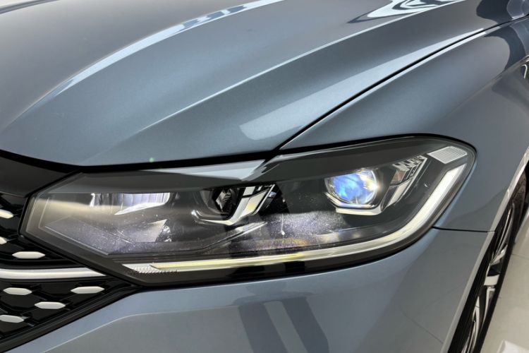 Used Volkswagen Lavida 2024 1.5L Automatic Starry Sky 5 Million Edition Left Front Headlight